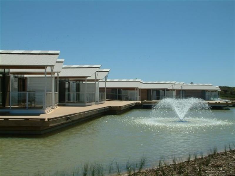 Caves Coastal Bar & Bungalows Caves Beach Esterno foto