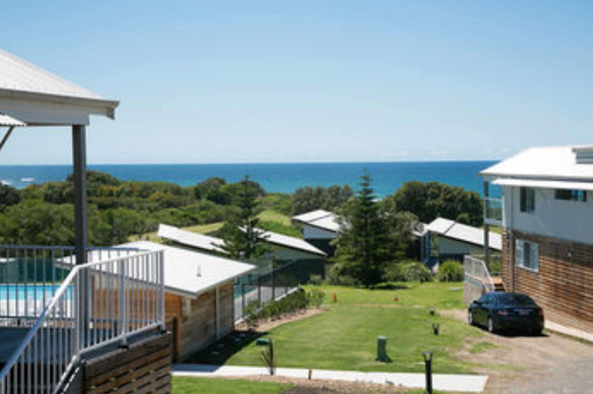 Caves Coastal Bar & Bungalows Caves Beach Esterno foto