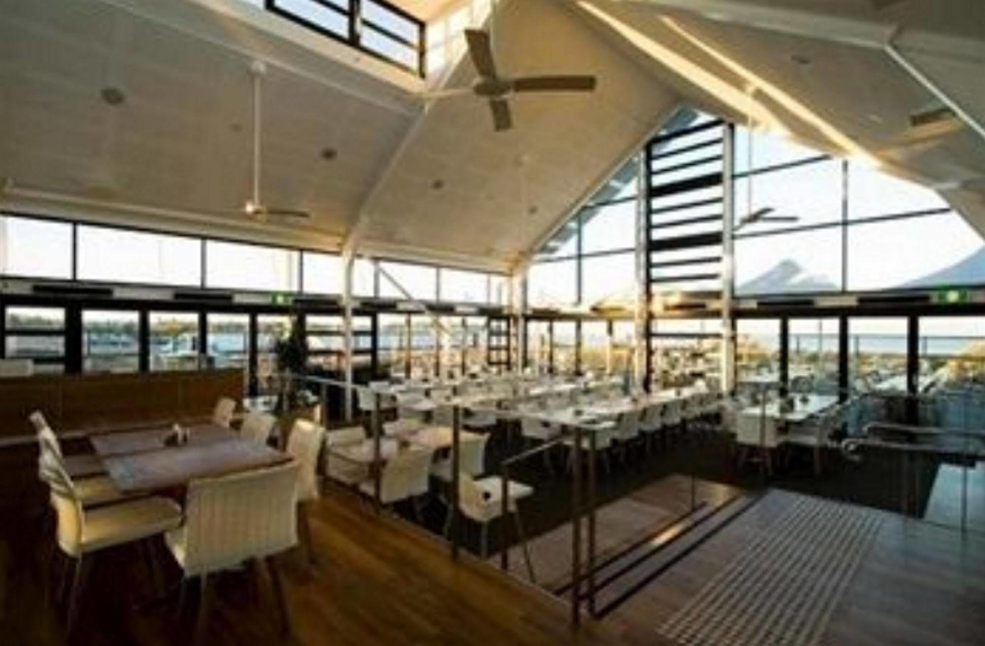 Caves Coastal Bar & Bungalows Caves Beach Esterno foto