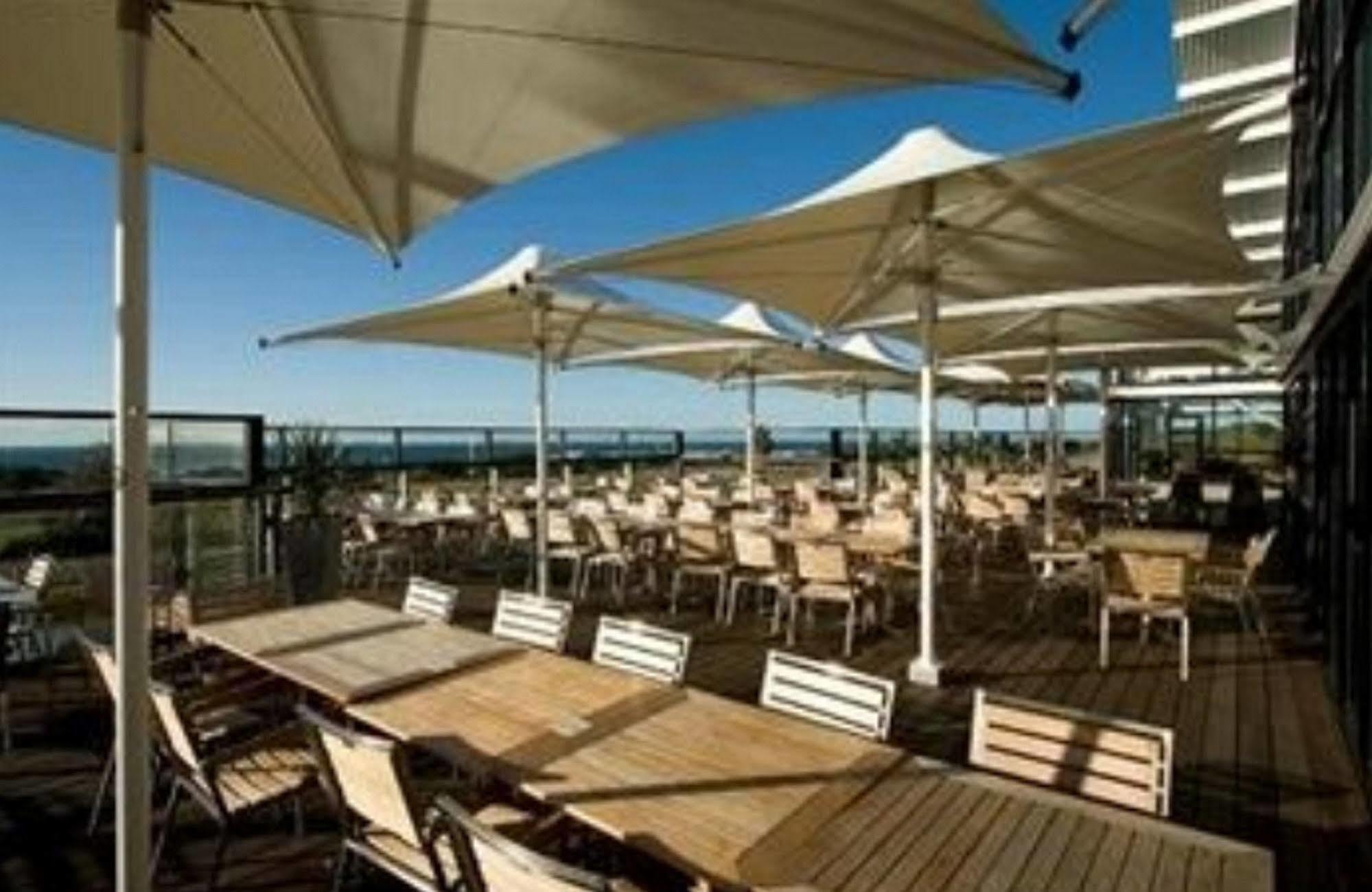 Caves Coastal Bar & Bungalows Caves Beach Esterno foto