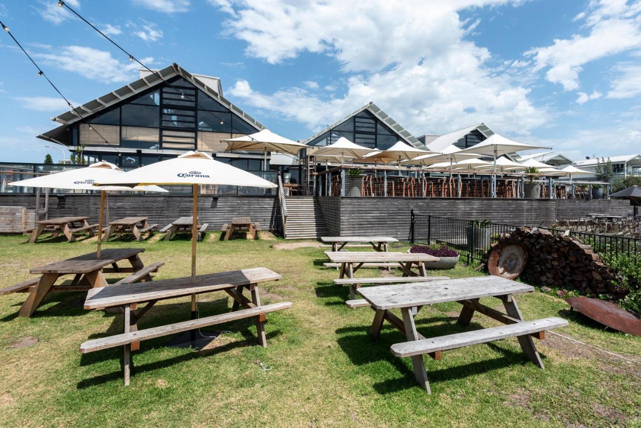 Caves Coastal Bar & Bungalows Caves Beach Esterno foto